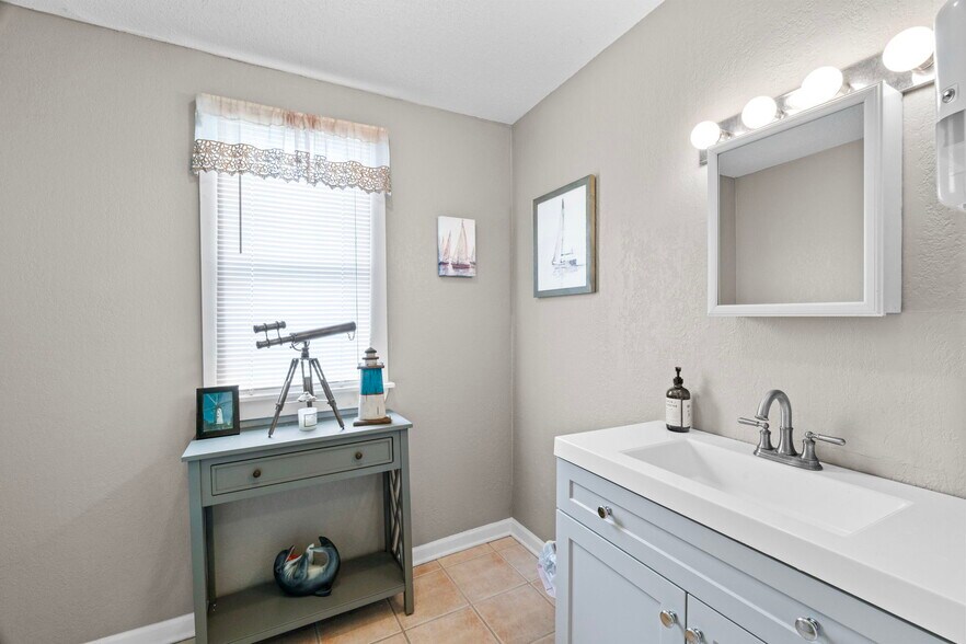 More Photos Of 6108 Arlington Rd, Jacksonville Office For Sale