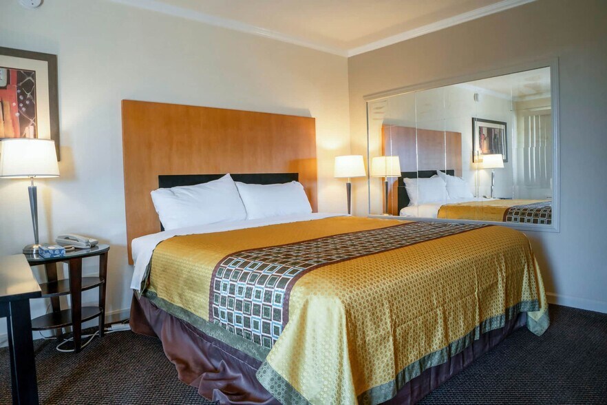 More Photos Of 201 Continental Dr, Junction City Hotel For Sale