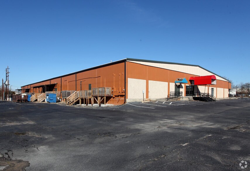 More Photos Of 600 Creekside Dr, Raleigh Bar For Lease