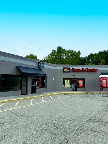 More Photos Of 2518-2620 E Grand River Ave, Howell Storefront For Lease