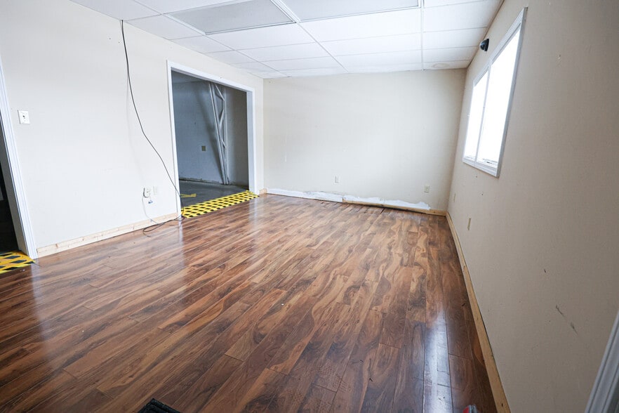 More Photos Of 633 N 6th St, Paducah Warehouse For Sale