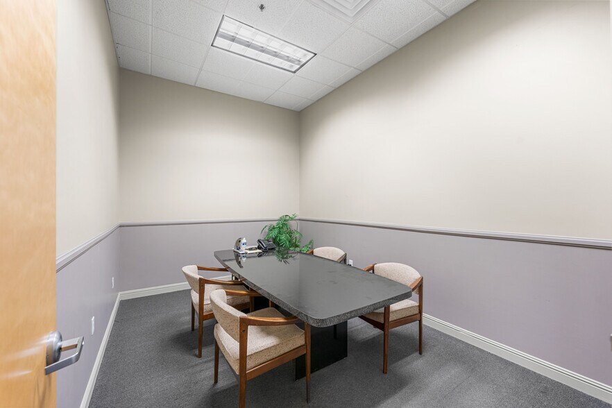 More Photos Of 514 Commerce Ave, Palmdale Medical For Sale