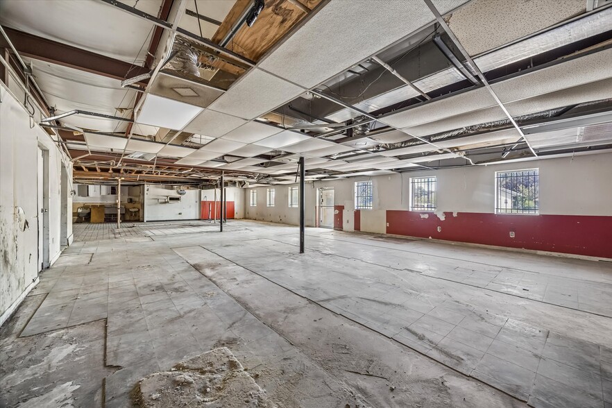 More Photos Of 2206 Lockwood Dr, Houston General Retail For Sale