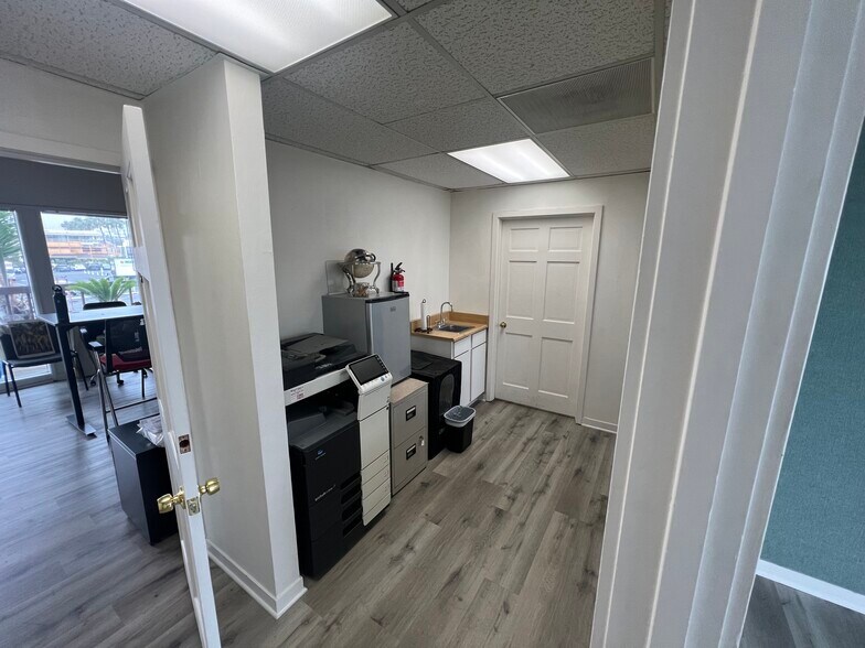More Photos Of 2711-2729 W Coast Hwy, Newport Beach Office For Lease