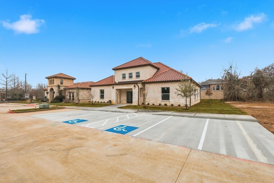 More Photos Of 203 E Debbie Ln, Mansfield Loft Creative Space For Lease