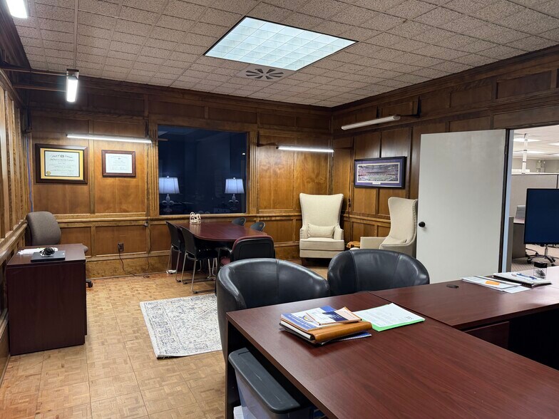 More Photos Of 3502 Patrick St, Lake Charles Flex For Lease