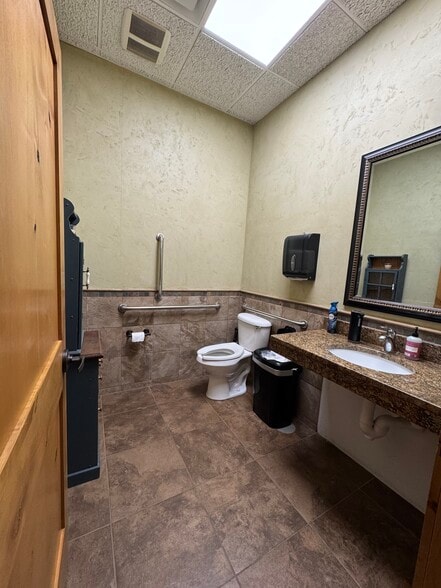 More Photos Of 2525 Nevada Ave N, Golden Valley Light Distribution For Sale