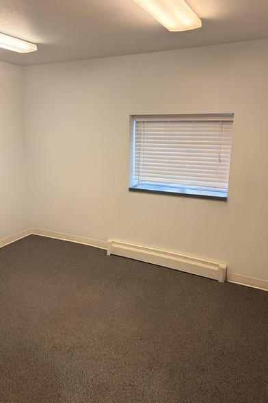 More Photos Of 128 Oyster Bay Ave, Bremerton Industrial For Lease