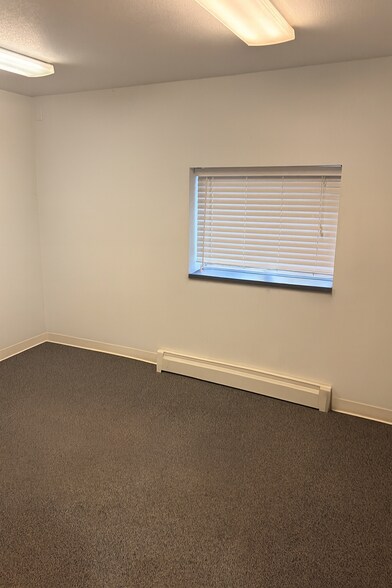 More Photos Of 128 Oyster Bay Ave, Bremerton Industrial For Lease