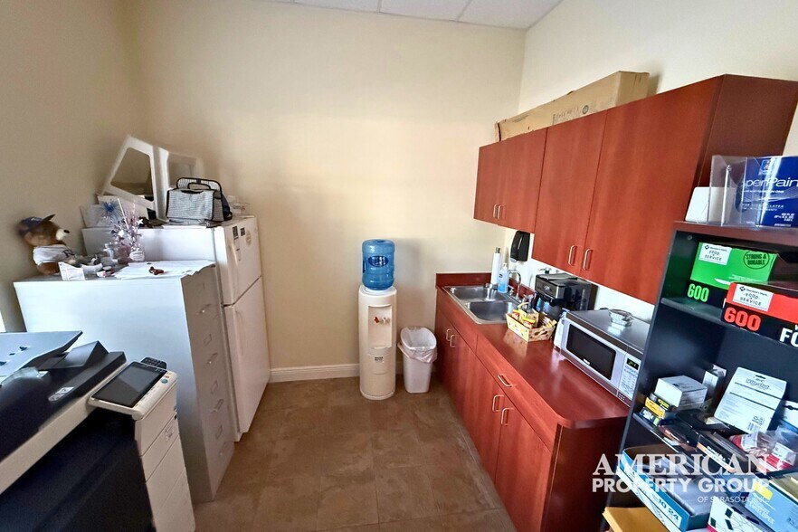 More Photos Of 5279-5283 Office Park Blvd, Bradenton Office For Sale