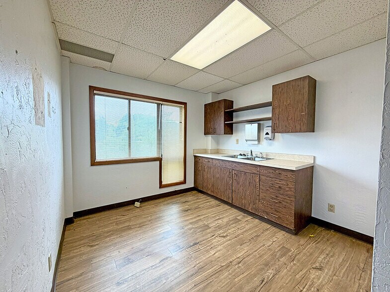 More Photos Of 531 Vandalia St, Collinsville Office For Sale