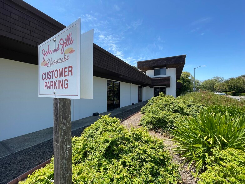More Photos Of 4 Commercial Blvd, Novato Manufacturing For Lease