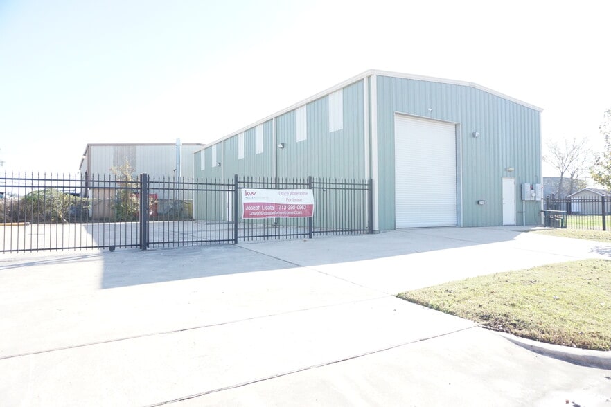Primary Photo Of 5711 Clementshire St, Houston Warehouse For Lease