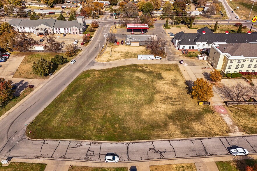 More Photos Of 1+/- Acre on Marcella & Huehl, Salina Land For Sale