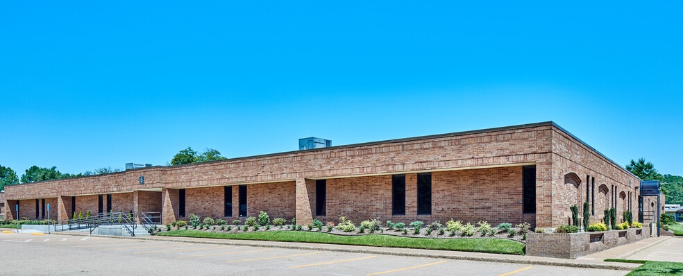 More Photos Of 3800 Paluxy Dr, Tyler Office For Lease