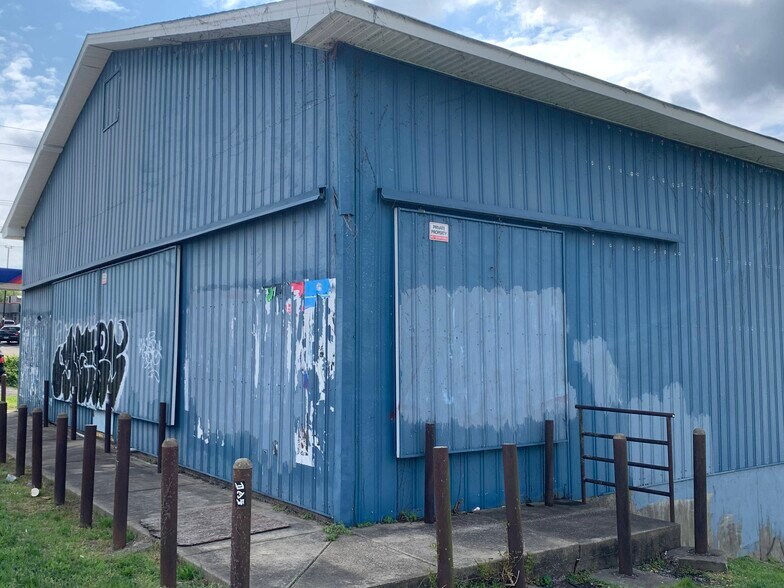 More Photos Of 2208 Dickerson Pike, Nashville Warehouse For Lease