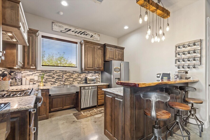 More Photos Of 5805 Starnes Rd, Watauga Medical For Sale