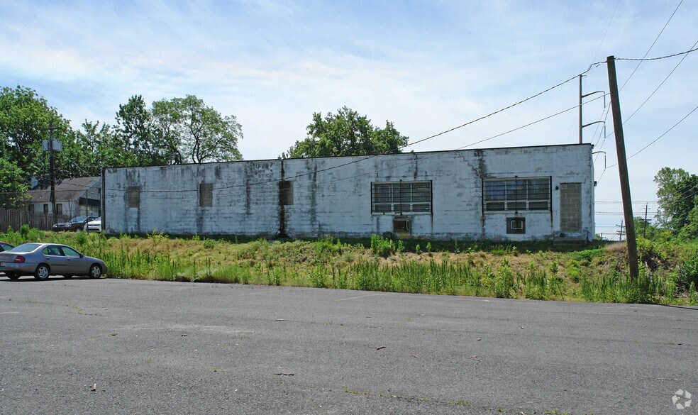 More Photos Of 1010 Rose Ave, Runnemede Flex For Sale