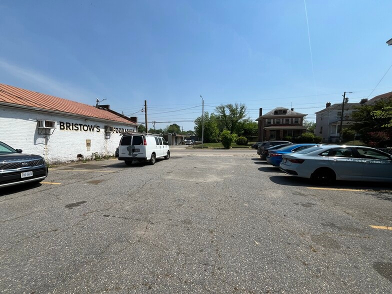 More Photos Of 1105 W Washington St, Petersburg Convenience Store For Sale