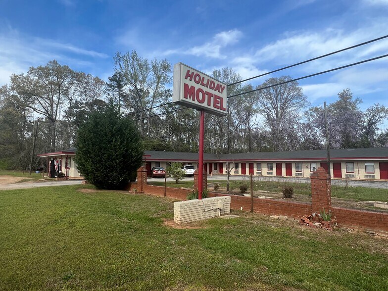 More Photos Of 5295 Indian Trl, Thomaston Hotel For Sale
