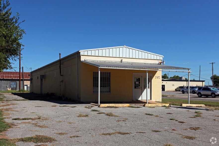 Primary Photo Of 202 W Iowa Ave, Chickasha Office For Sale