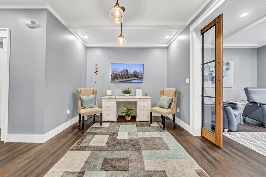 More Photos Of 6576 E Quaker St, Orchard Park Freestanding For Sale