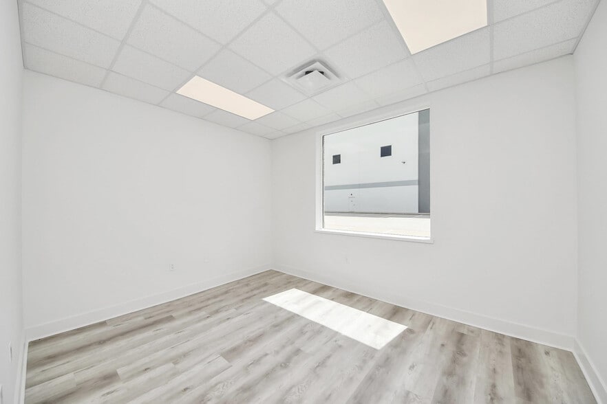 More Photos Of 30625 Kingsland Blvd, Brookshire Office For Lease