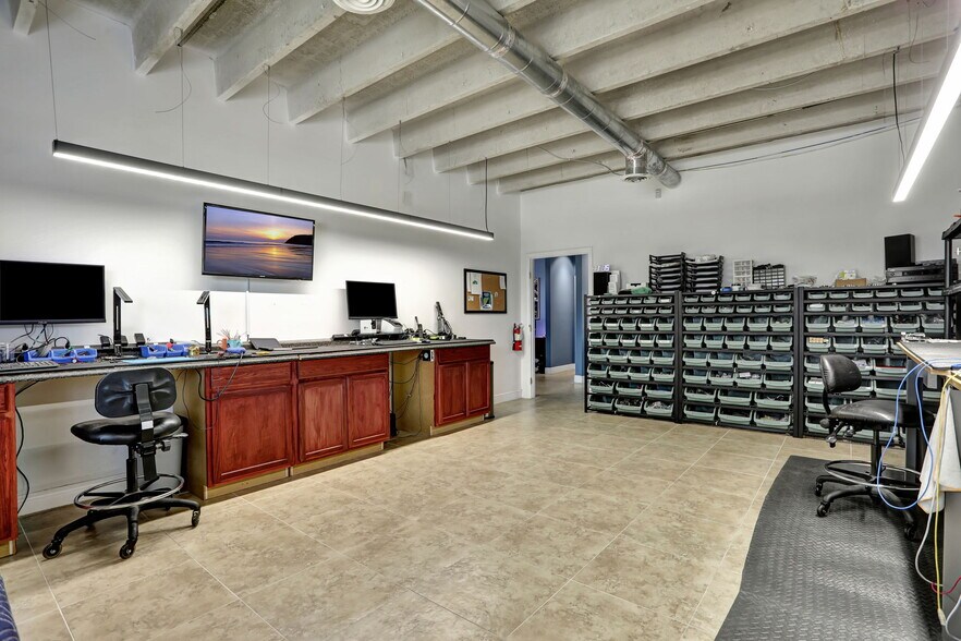 More Photos Of 3496 NE 12th Ter, Oakland Park Warehouse For Sale