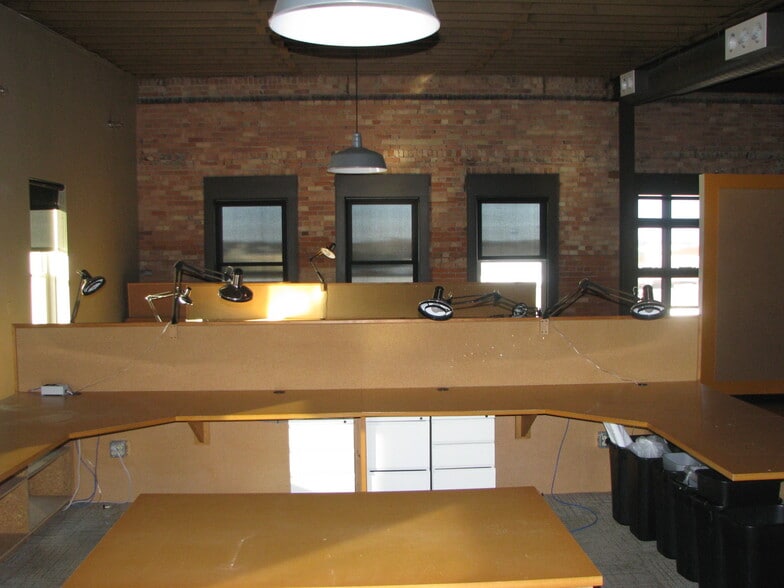 More Photos Of 124 N Broadway, De Pere Loft Creative Space For Lease