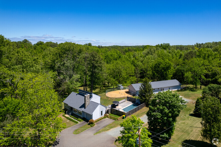 Primary Photo Of 719 New Hope Church Rd, Chapel Hill Veterinarian Kennel For Sale