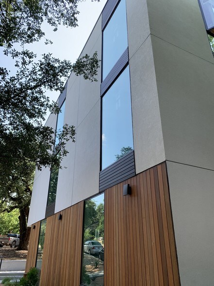 More Photos Of 2208 Lake Austin Blvd, Austin Office Residential For Sale