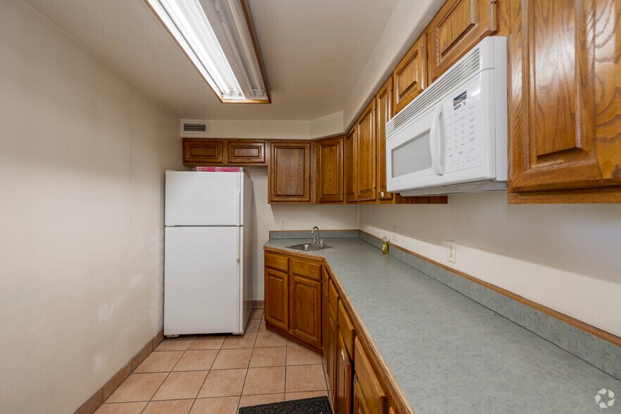 More Photos Of 2410 E Route 66, Flagstaff Storefront Retail Office For Lease