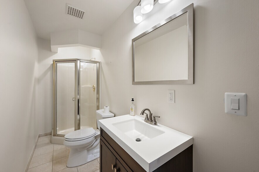 More Photos Of 33830 Harper Ave, Clinton Township Medical For Lease