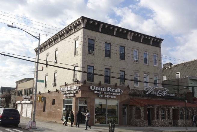 Primary Photo Of 11818 101st Ave, South Richmond Hill Office Residential For Sale