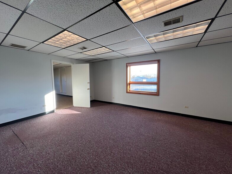 More Photos Of 329-335 Irving Park Rd, Roselle Office For Sale