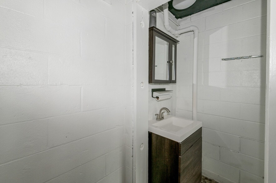More Photos Of 1917 Sutton Ave, Cincinnati Freestanding For Sale
