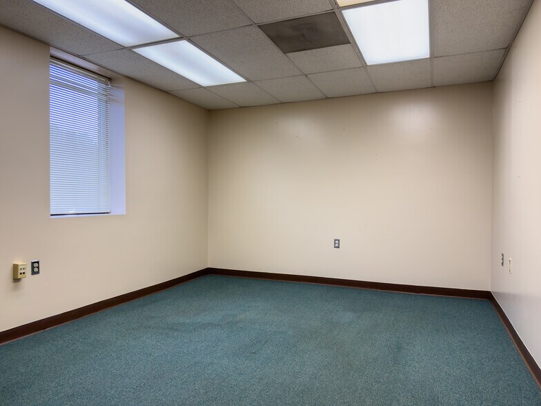More Photos Of 1679 E State Route 29, Urbana Showroom For Sale