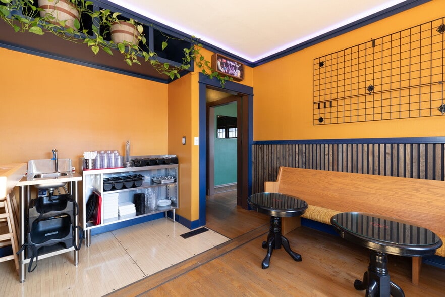 More Photos Of 883 SW Church St, Dallas Restaurant For Sale