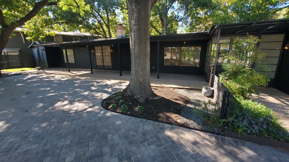 Primary Photo Of 1405 E 38th 1/2 St, Austin Office For Lease