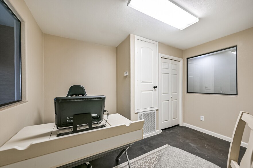 More Photos Of 2466 W Highway 6, Alvin Office Residential For Sale