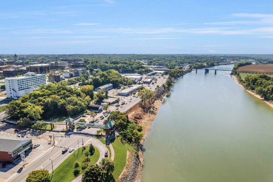 More Photos Of , Clarksville General Retail For Sale
