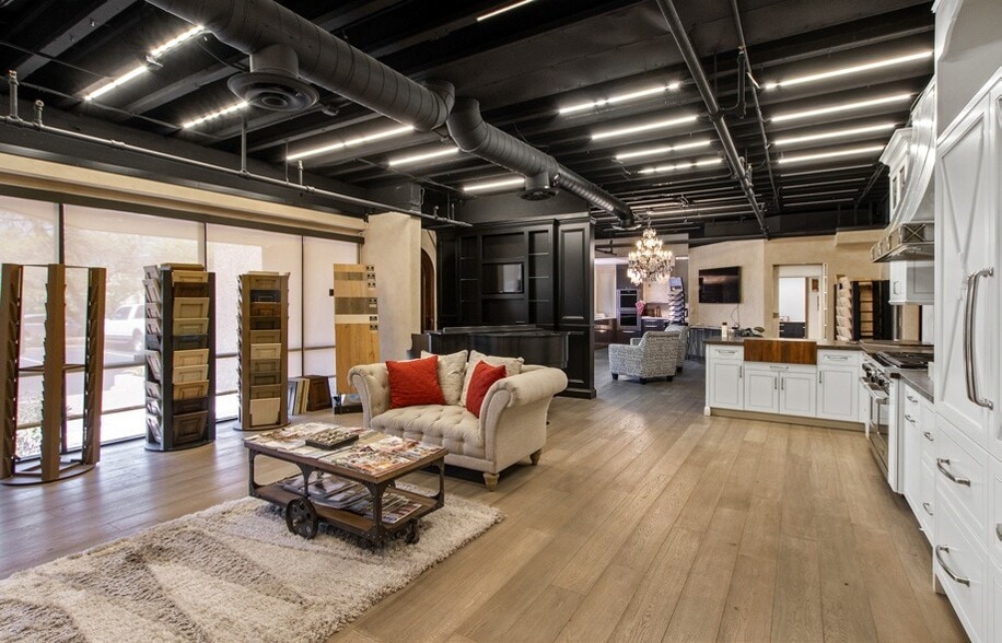 More Photos Of 23619 N 35th Dr, Glendale Warehouse For Lease