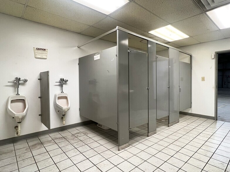 More Photos Of 7171 W Ridge Rd, Fairview Warehouse For Sale