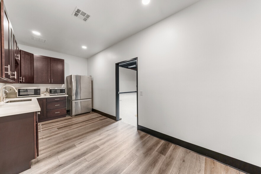More Photos Of 23282 Peralta Dr, Laguna Hills Warehouse For Sale