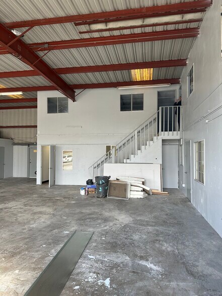 More Photos Of 11440 N Woodside Ave, Santee Service For Lease