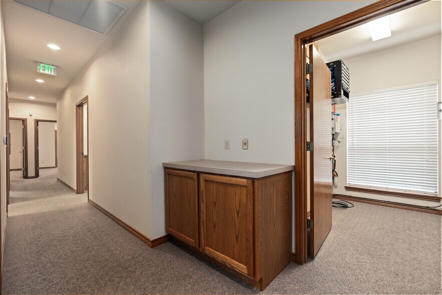 More Photos Of 625 Kennedy Ct, Belton Office For Sale