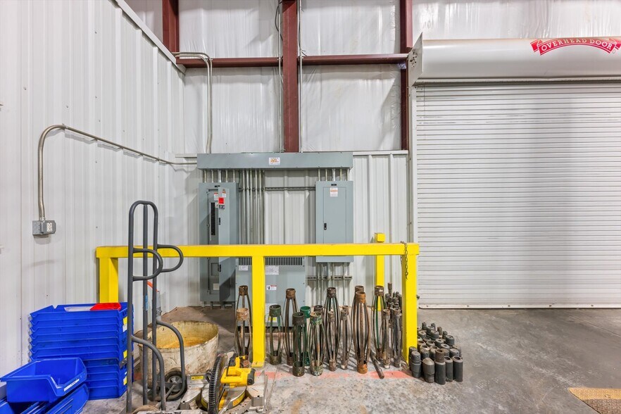 More Photos Of 13020 S Sunnylane Rd, Moore Industrial For Lease