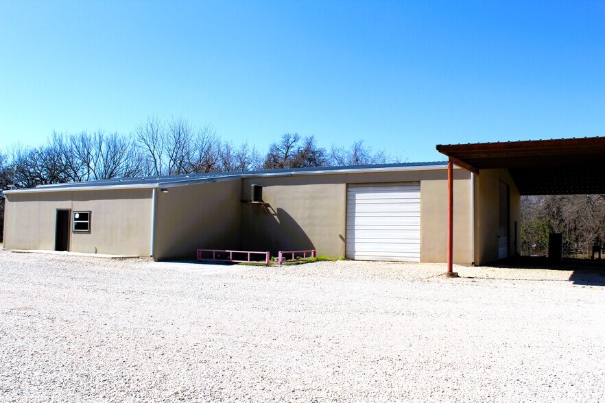 More Photos Of 1810 Barnett Dr, Weatherford Warehouse For Lease