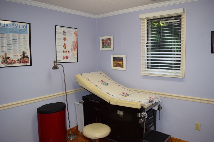 More Photos Of 1007 Carthage St, Sanford Medical For Lease