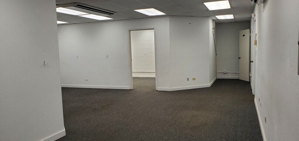 More Photos Of 94-479 Ukee St, Waipahu Flex For Lease